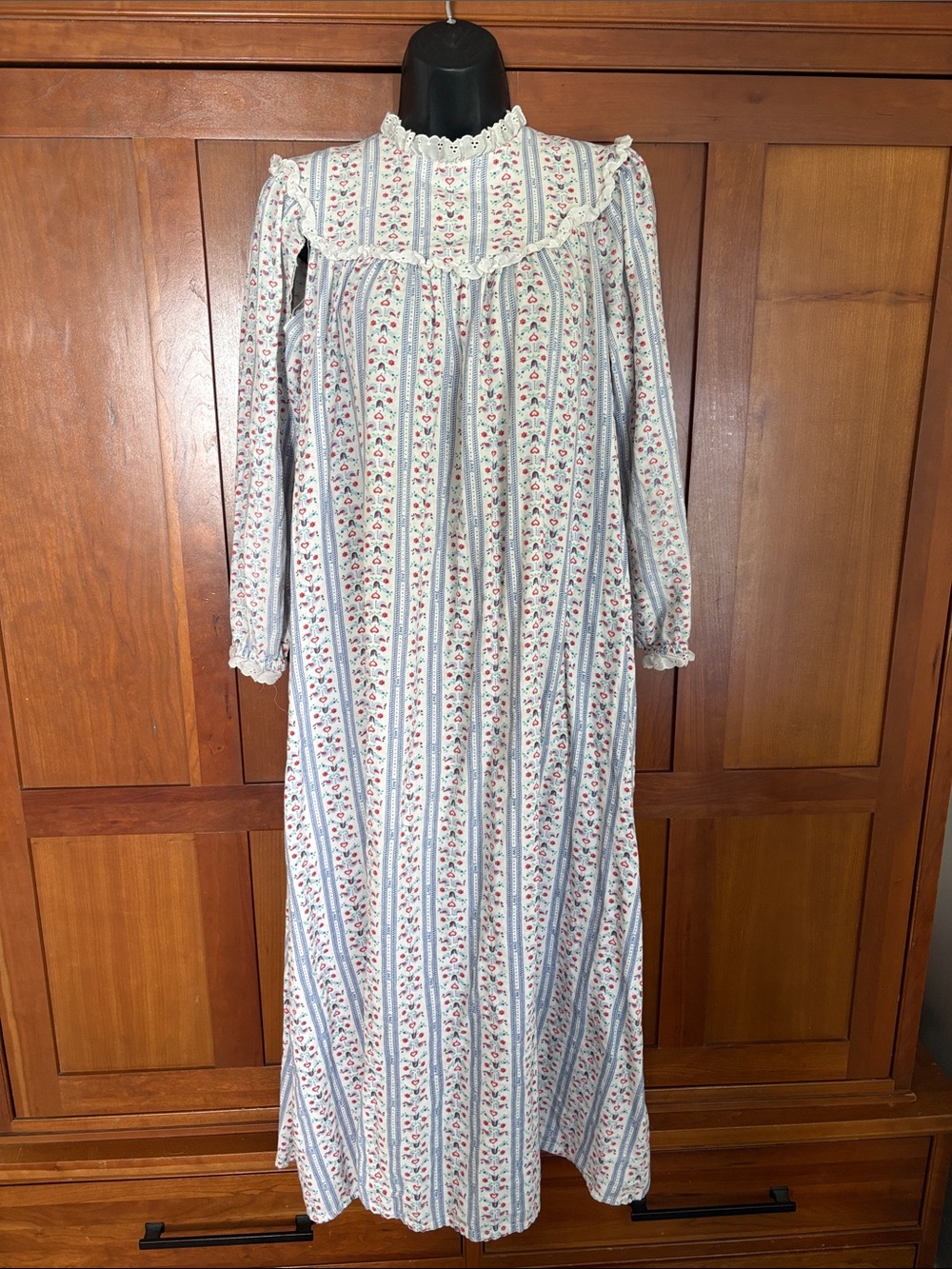 Lanz of Salzburg Cream Floral cottage core Cotton nightgown